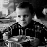 Ucraina Chernobyl orfanotrofio di Zhitomyr momenti del pranzo dei bambini Ukrainian Chernobyl orphanage in Zhitomir moments Children Lunch ph © Nicola De Marinis
