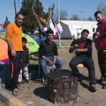 accampamento di profughi nell'ultima area di servizio lungo la strada per Idomeni in grecia