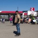 accampamento di profughi nell'ultima area di servizio lungo la strada per Idomeni in grecia