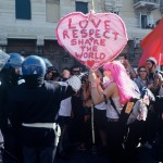 G8 Genova 2001 dimostranti pacifisti manifestano per le vie di Genova