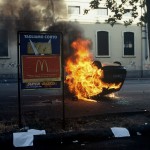 G8 Genova 2001 auto incendiate durante i disordini delle manifestazioni del G8