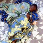 Burkina Faso, bambini in attesa di essere visitati nel piccolo ospedale dei Padri Camilliani di Nanorò