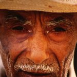 Tunisia. Ritratto di uomo anziano alle Gole di Selja