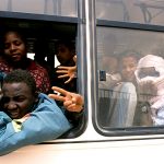 Algeria, studenti a bordo di un bus a Tamanrasset