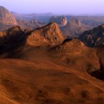 Algeria. Panorama dall'Assekrem sulla catena montuaosa dell'Hoggar